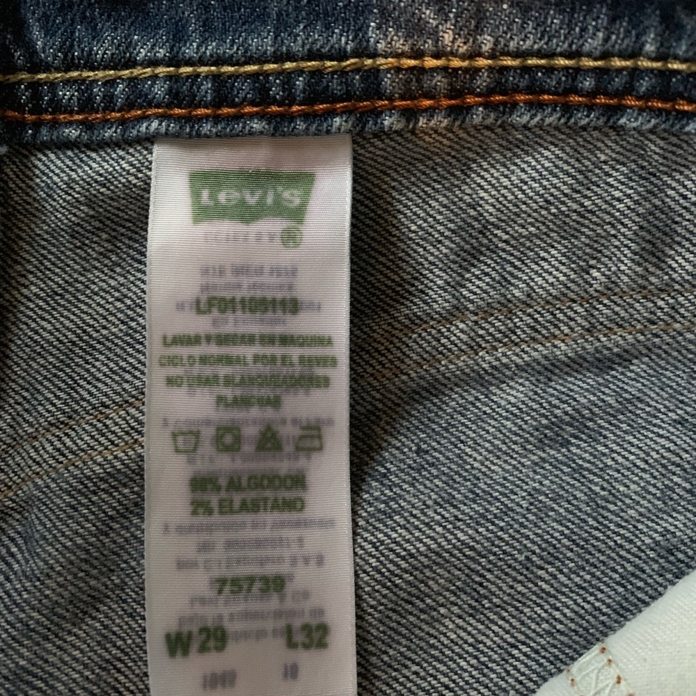 Levis - Picture 2 of 6